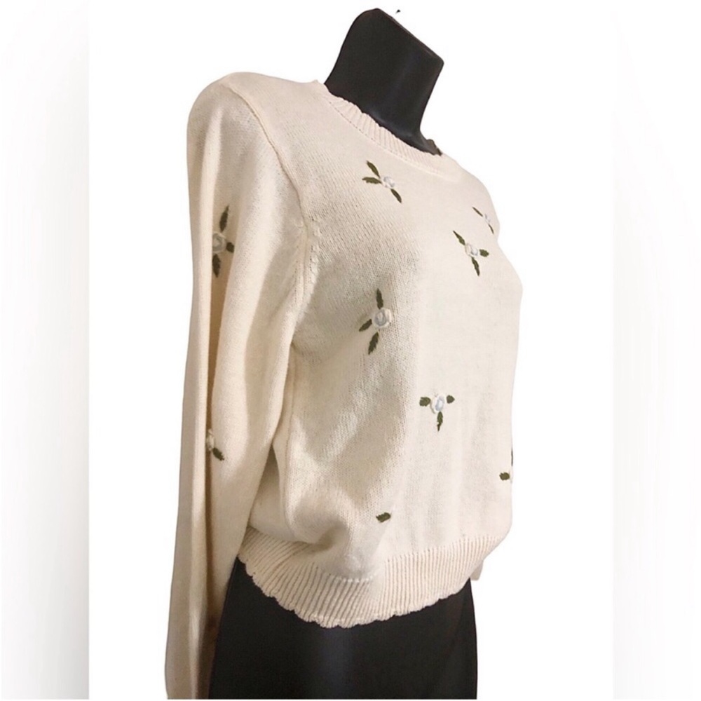 Jessica Simpson Cream blue‎ rosebud embroidered scallop neck sweater size Small - Picture 3 of 15